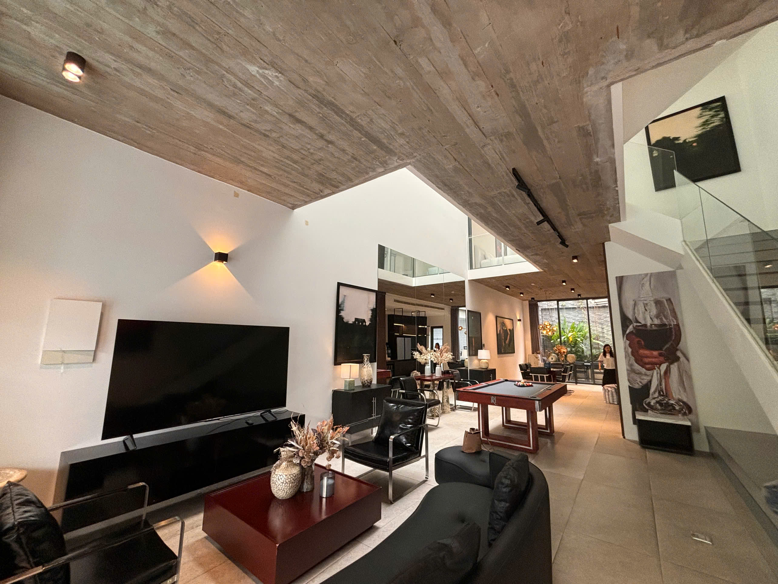 Cho thuê Nhà mặt tiền Phường Thảo Điền, Quận 2, Diện tích 200m², Giá 185 Triệu/tháng