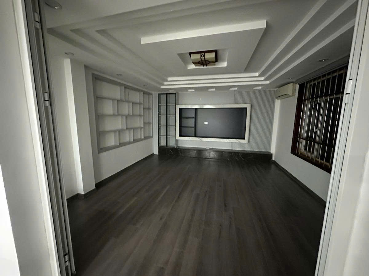 Cần bán Nhà mặt tiền đường Giải Phóng, Phường Tương Mai, Diện tích 50m², Giá 13 Tỷ 3