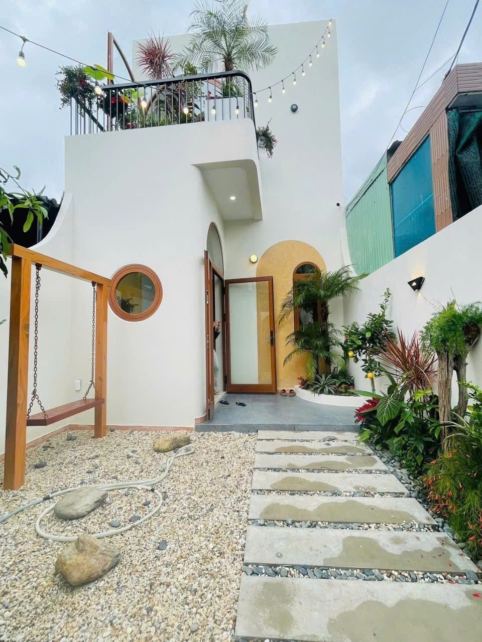 NHÀ MỚI ĐÓN TẾT, NHÀ ĐẸP KIÊN CỐ Ở NGAY, NHÀ 2 TẦNG 2 MÊ FULL NỘI THẤT XỊN, DIỆN TÍCH 100M2. CHỈ 3