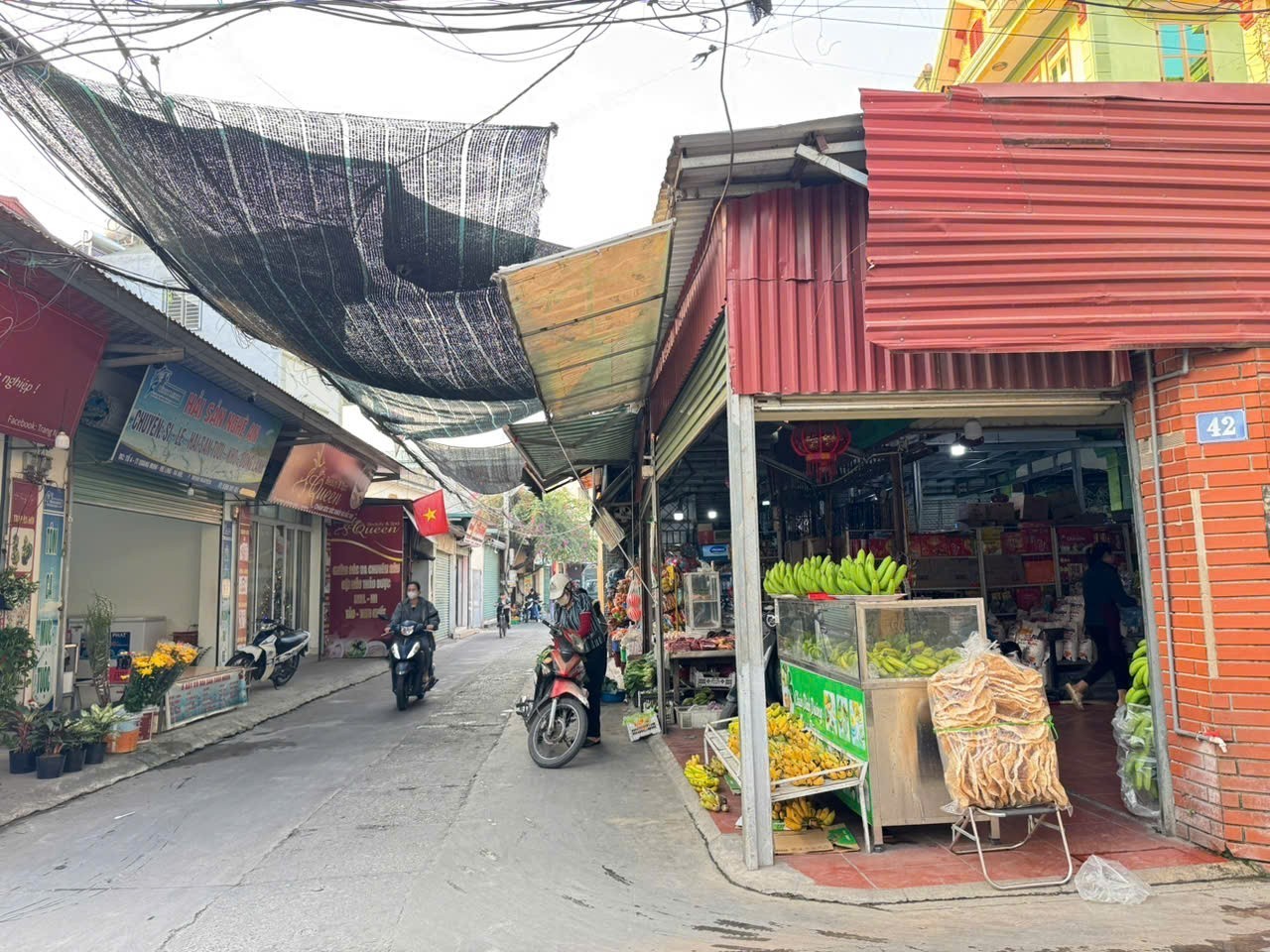 Đất trục chính thôn Gia Thượng - tổ 4, Quang Minh. Tặng nhà cấp 4, MT kinh doanh đẹp