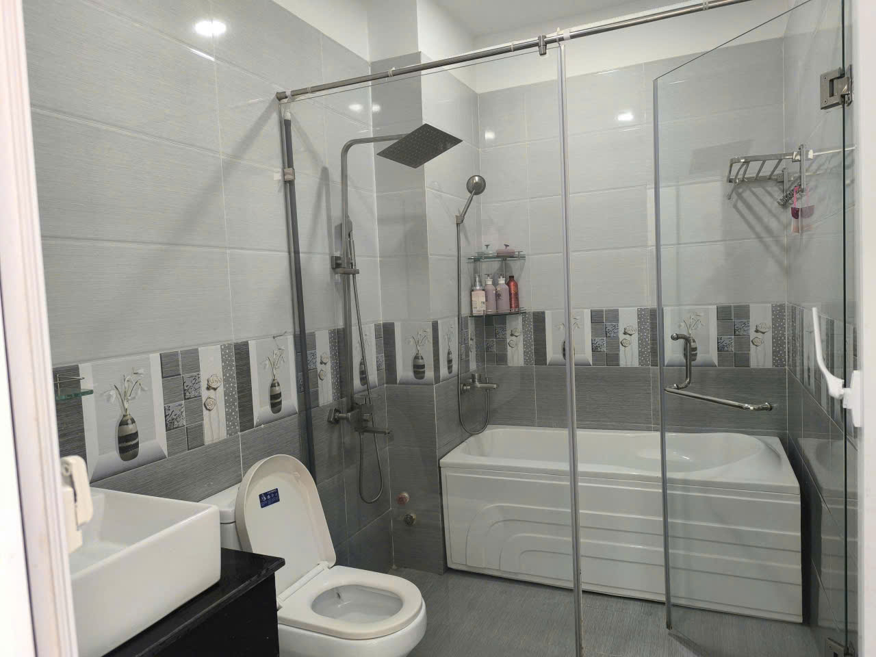 Cho thuê Nhà mặt tiền Dĩ An, Bình Dương, Diện tích 280m², Giá Thương lượng 4