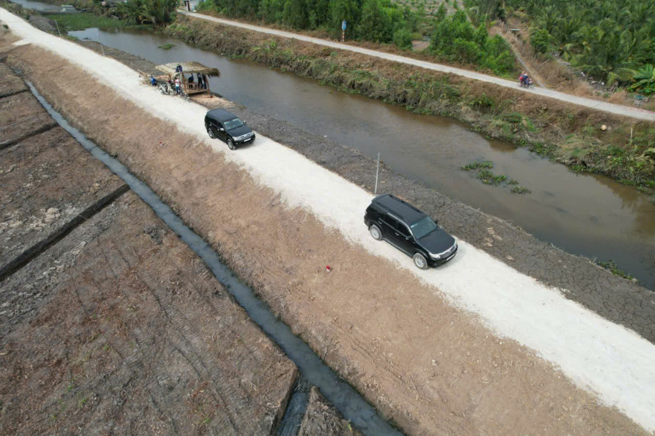 Bán 5 lô đất vườn view kênh khu vực được chuyển thổ xã Thạnh Hòa dt 1000m2giá 750 triệu