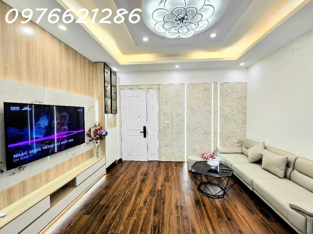 Bán chung cư Việt Hưng-70 m2-2 ngủ-2vs-giá:5,1 tỷ. Full nội thất - chủ quyết bán trước Tết 2