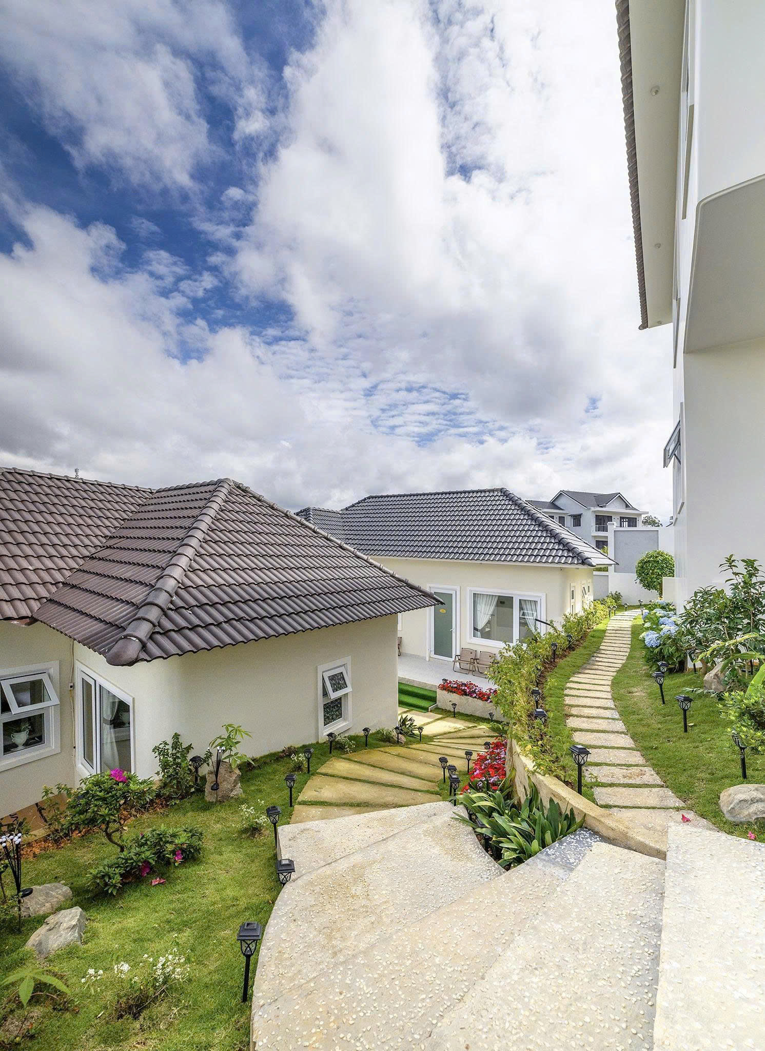 Cho thuê villa sân vườn 4 nhà riêng biệt 7 phòng đường Lý Nam Đế, phường 8, đà lạt giá 40tr 3