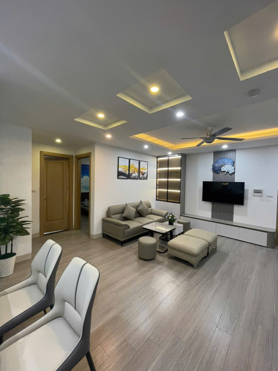 Chính chủ bán căn góc tầng 6, 2 Pn, 76m2  tại Thanh Hà-Hà Đông 4