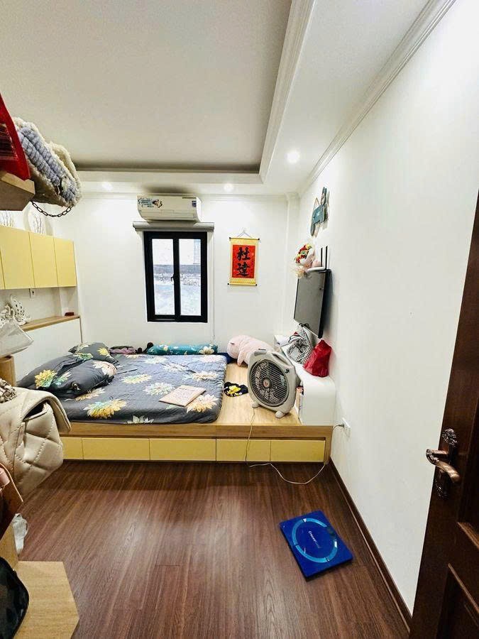 NHÀ ĐẸP Ở NGAY-30M RA MẶT PHỐ-NGÕ THÔNG-2 THOÁNG TRƯỚC SAU. 2