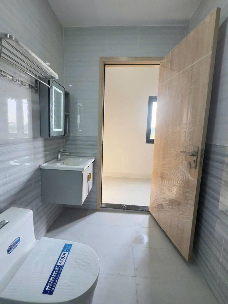 Bán nhà mới xây xã Phước Vân , Cần Đước dt 83m2 , 1 lầu , 3pn , 2wc giá 2,15 tỷ 9