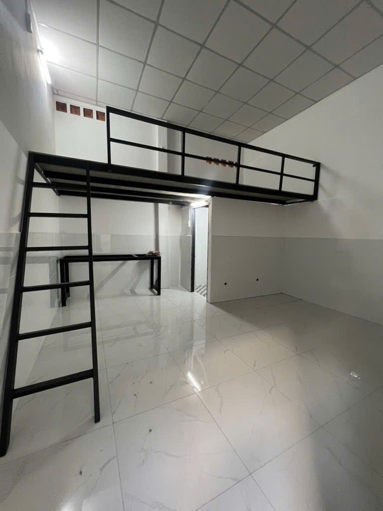 NHÀ HIỀM VUÔNG  GẦN 150M2 , NGAY CHỢ THỦ ĐỨC , DƯƠNG VĂN CAM, LINH TÂY 2