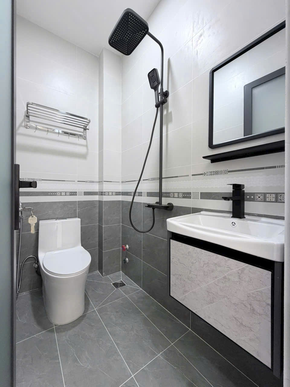 Bán nhà hẻm Sơn Kỳ, p Tân Sơn Nhì dt 30m2 , 1 lầu, 2pn , 2wc giá 4,15 tỷ 2