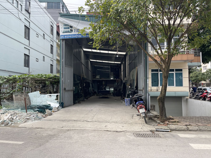 Cần bán 79,5m2 nhà C4 mặt phố Chính Trung, Gia Lâm. Đường 13m ba ô tô tránh nhau