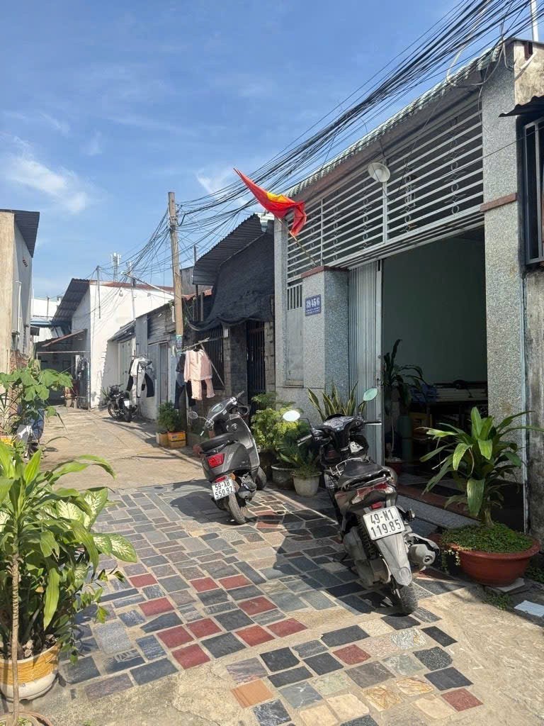 NHÀ ĐẸP NGAY CHỢ LINH XUÂN - ÔTÔ ĐẬU CỬA - THÔNG KHU CHẾ XUẤT LINH TRUNG