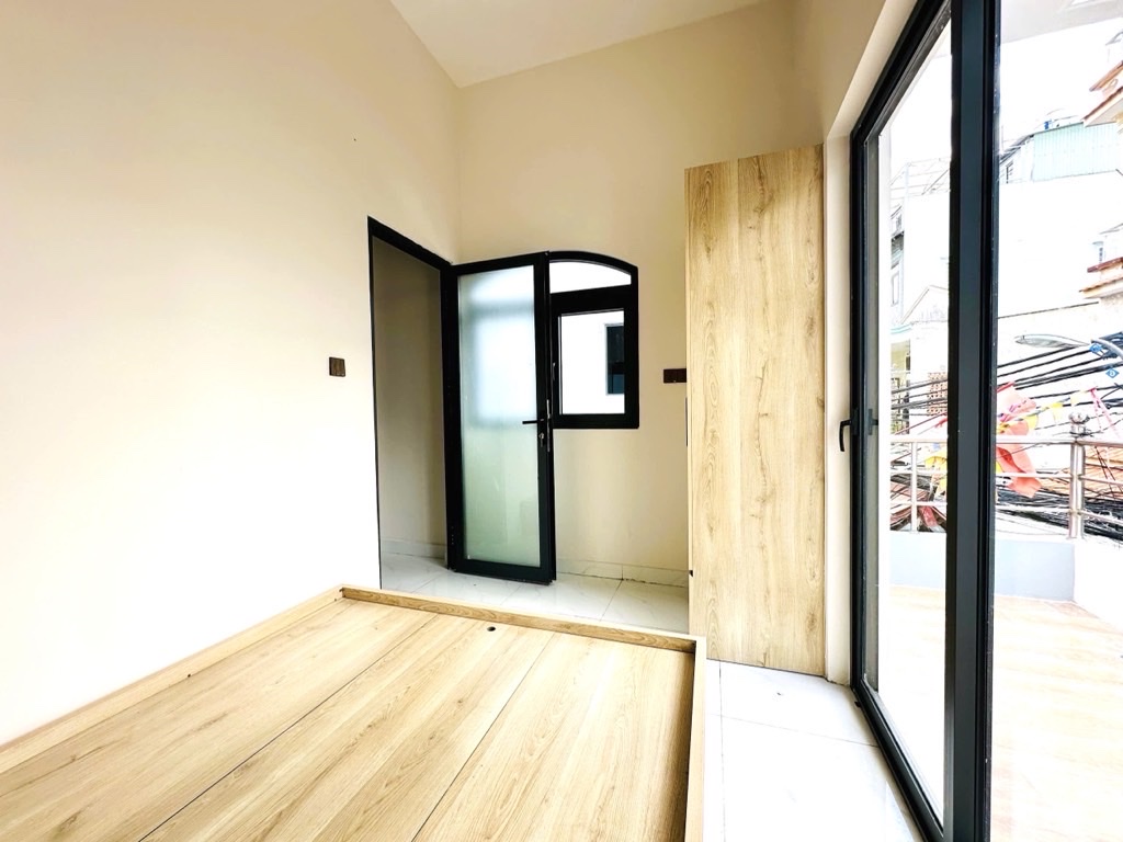 BÁN NHÀ MT Đ.ĐOÀN VĂN BƠ- XE HƠI ĐẬU CỬA- LƯU THÔNG NGUYỄN THẦN HIẾN- XÓM CHIẾU - NGUYỄN TẤT THÀNH. 4