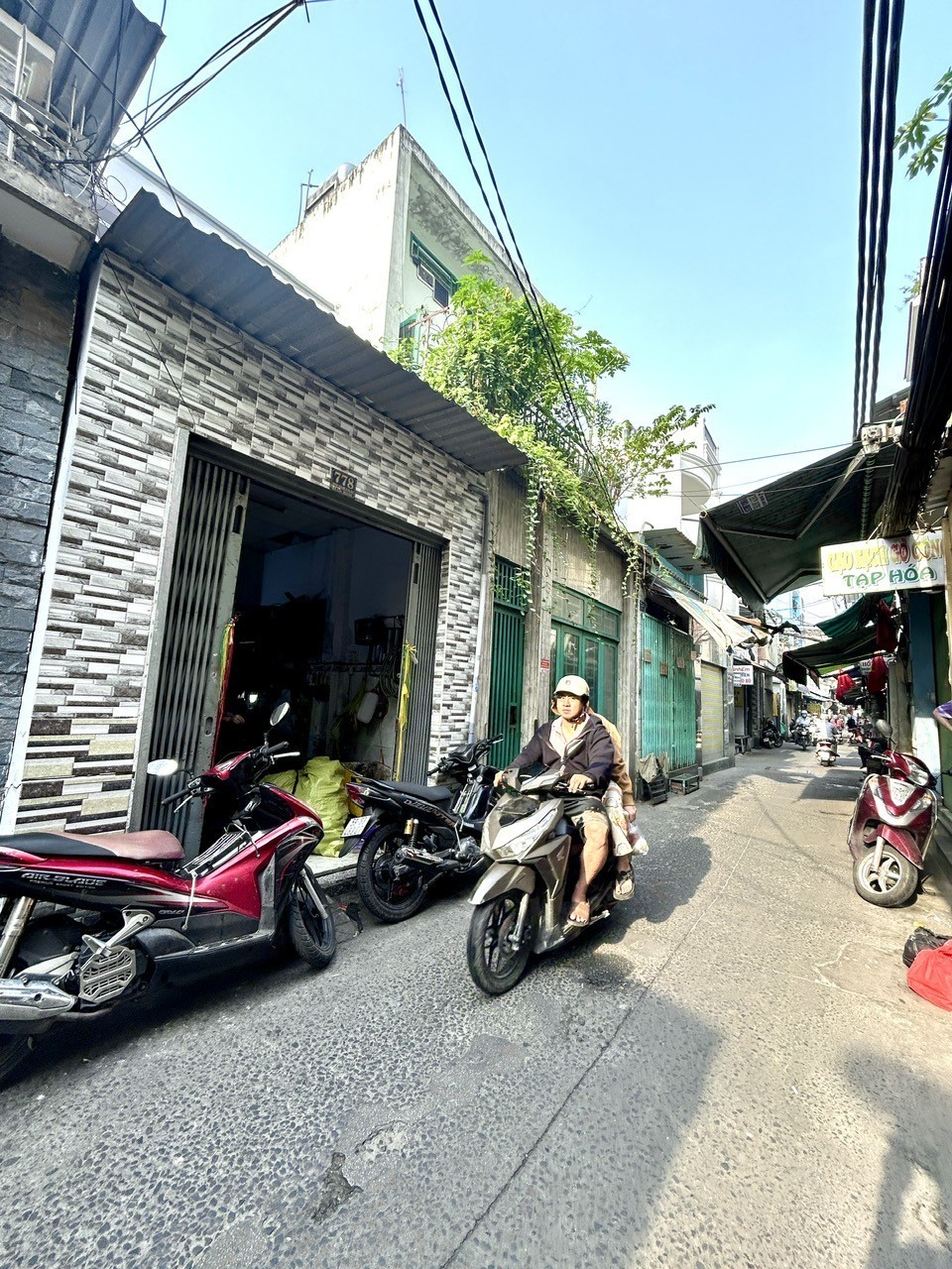 BÁN NHÀ CĂN GÓC 2 MT- HIẾM NGANG 4M- Đ.ĐOÀN VĂN BƠ- XE HƠI ĐỔ CỬA-KINH DOANH ĐA NGÀNH NGHỀ- GIAO