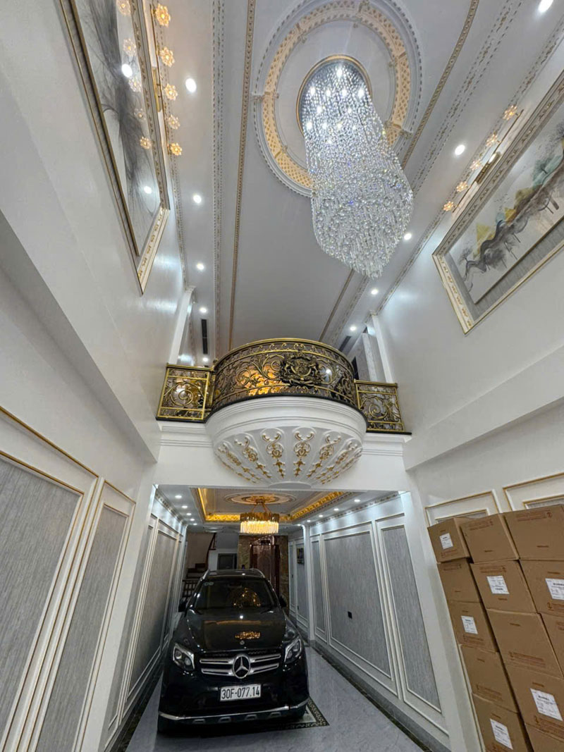 Cần bán 65m2 nhà 8 tầng, thang máy, mặt phố Tân Thụy, Việt Hưng. Thông sàn, gara 2 ô tô 3