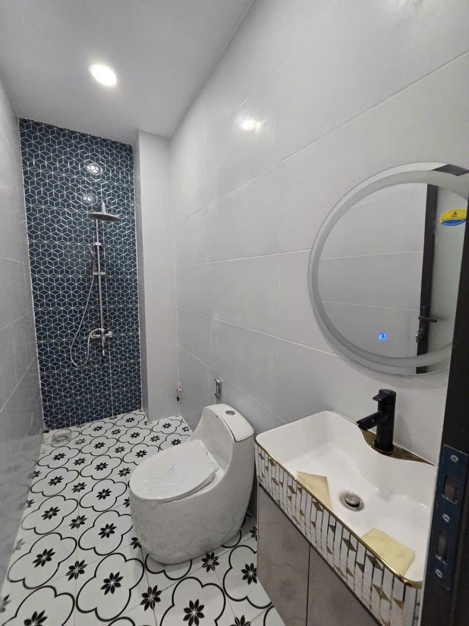 Bán nhà mới xây trong KDC Hoàng Phúc , xã Long Khê dt 81m2 , 2 lầu , 3pn , 3wc giá 3,28 tỷ 12