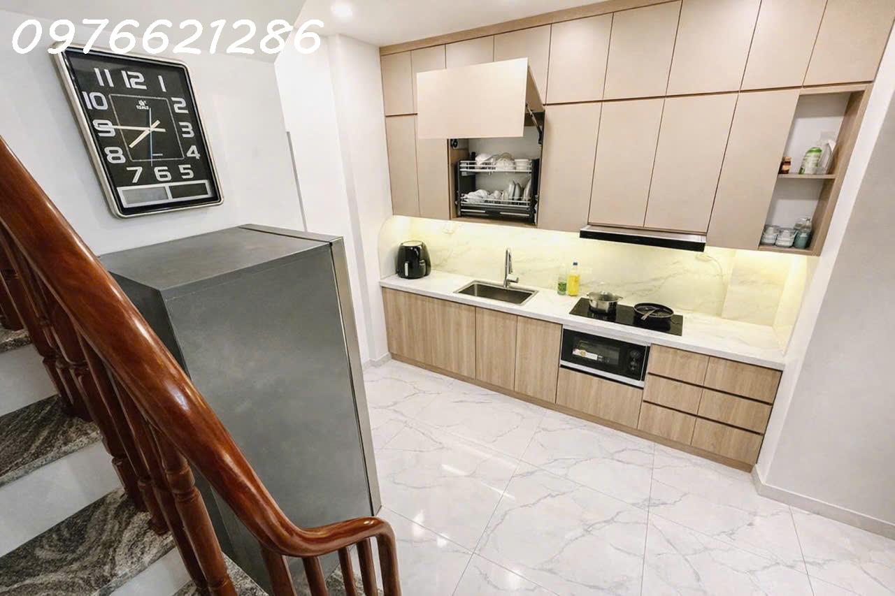 Rẻ vô địch -BÁN NHÀ ĐẸP VIỆT HƯNG – 30M² – 5 TẦNG – FULL NỘI THẤT –7 TỶ – Ô TÔ GẦN – NHÀ NỞ HẬU 2