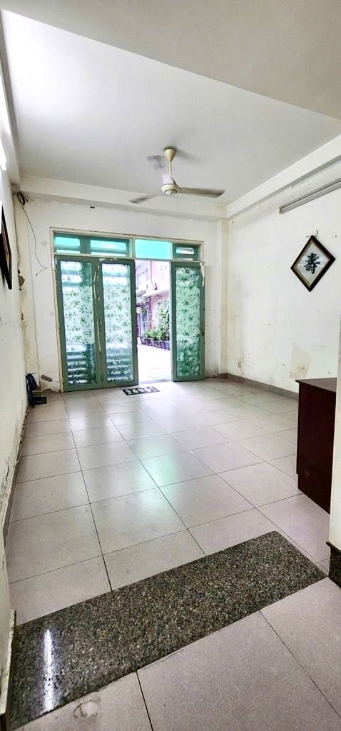 NHÀ MT Đ.SỐ- XE HƠI ĐẬU CỬA- DÂN CƯ HIỆN HỮU- LƯU THÔNG KHÁNH HỘI- BẾN VÂN ĐỒN- HOÀNG DIỆU. 4