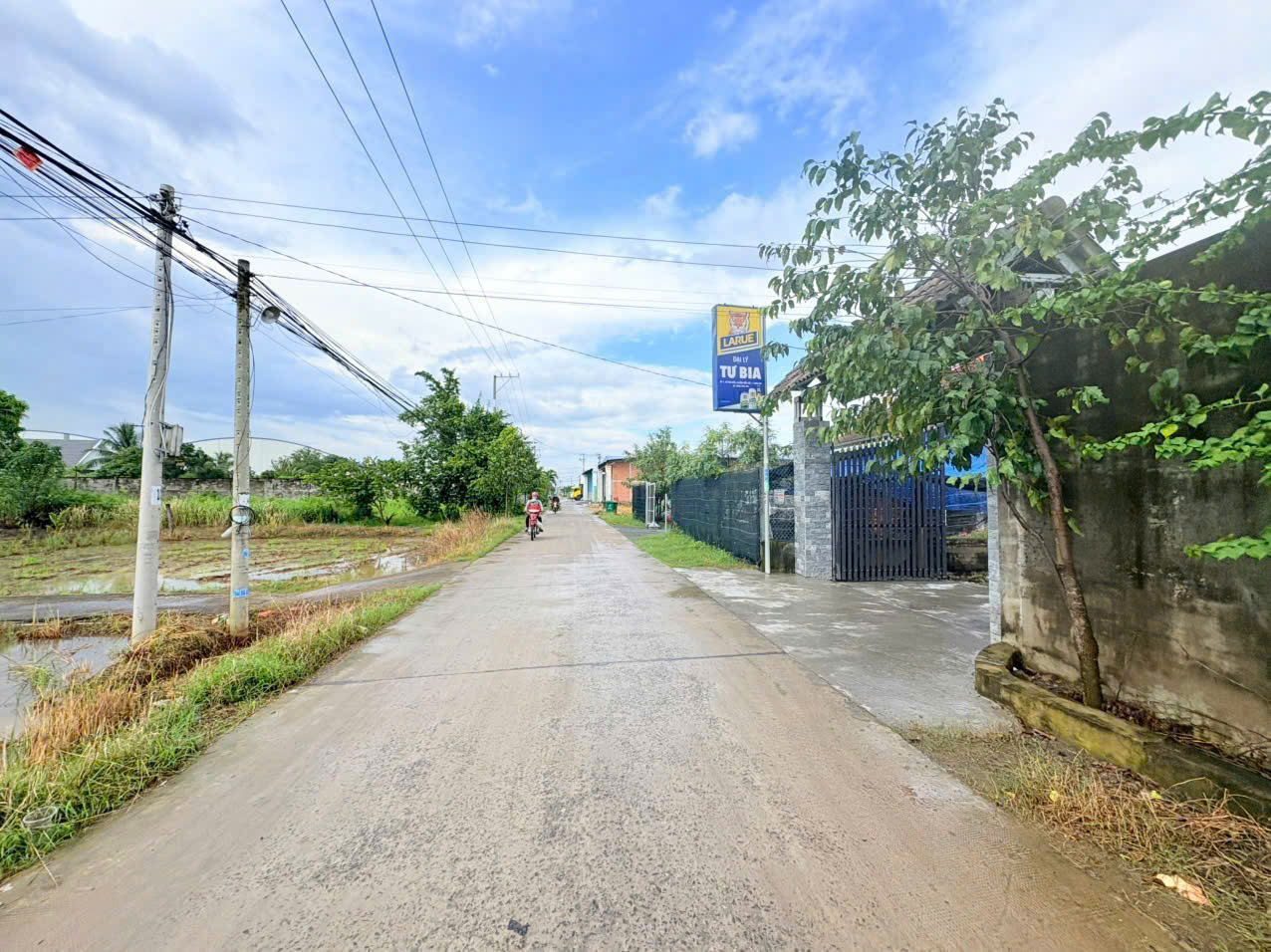 Bán đất thổ lúa vuông vức , đường beton xe 8 tấn xã Tân Bửu  tdt 600m2 ( 150m2 thổ ) giá 6 tỷ