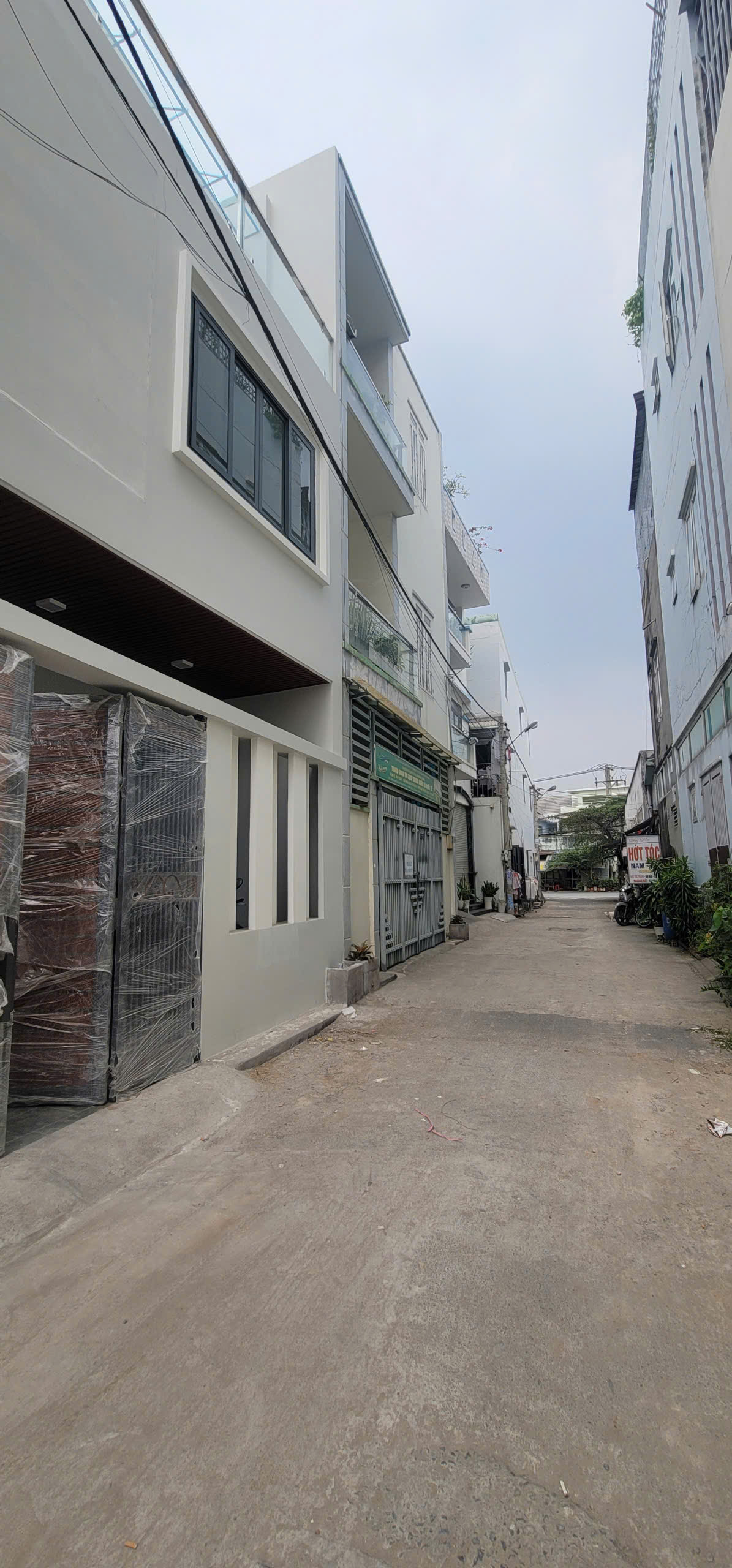 HIẾM CHỦ NGỘP BÁN ĐẤT HẺM XE TẢI PHẠM VĂN ĐỒNG - F LINH TÂY 3