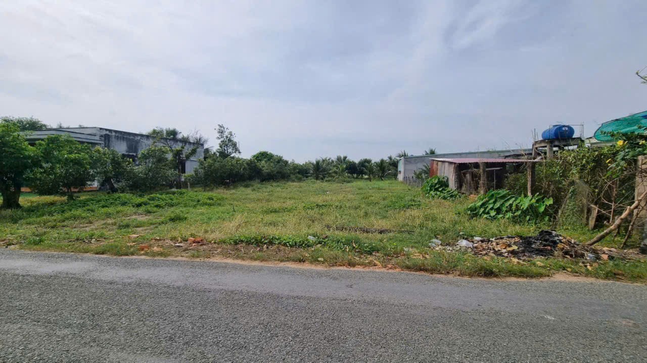 Bán đất full thổ cư mặt tiền đường nhựa xã Phước Vân dt 792m2 giá 4,4 tỷ 2