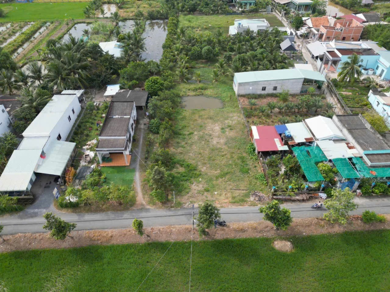 Bán đất full thổ cư mặt tiền đường nhựa xã Phước Vân dt 792m2 giá 4,4 tỷ 3