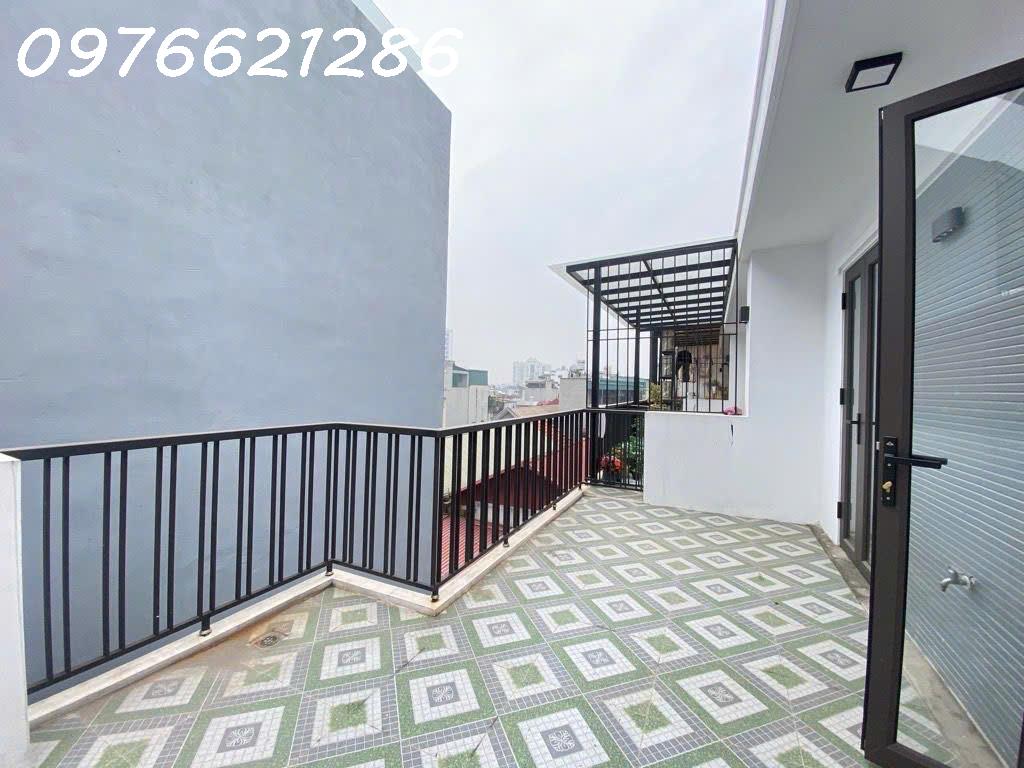 Bán nhà Kẻ Tạnh – Long Biên – 30m² – 5 tầng – giá 6,x tỷ – ô tô đỗ cổng – nhà mới hiện đại – trung 4