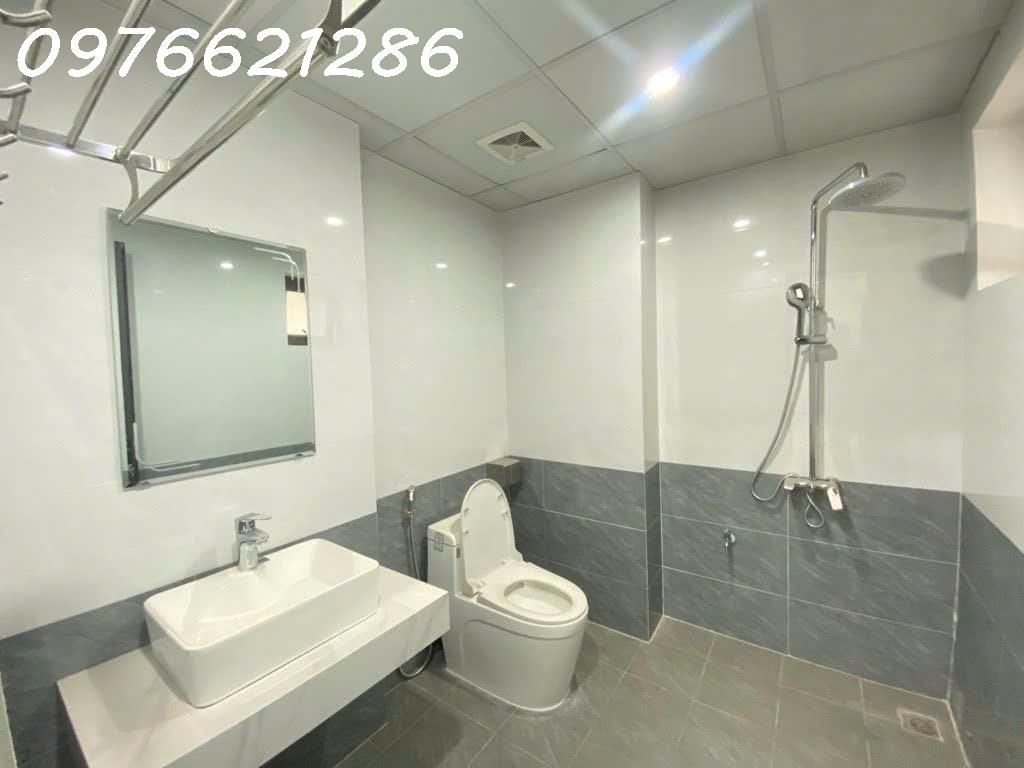 Bán nhà Kẻ Tạnh – Long Biên – 30m² – 5 tầng – giá 6,x tỷ – ô tô đỗ cổng – nhà mới hiện đại – trung 3