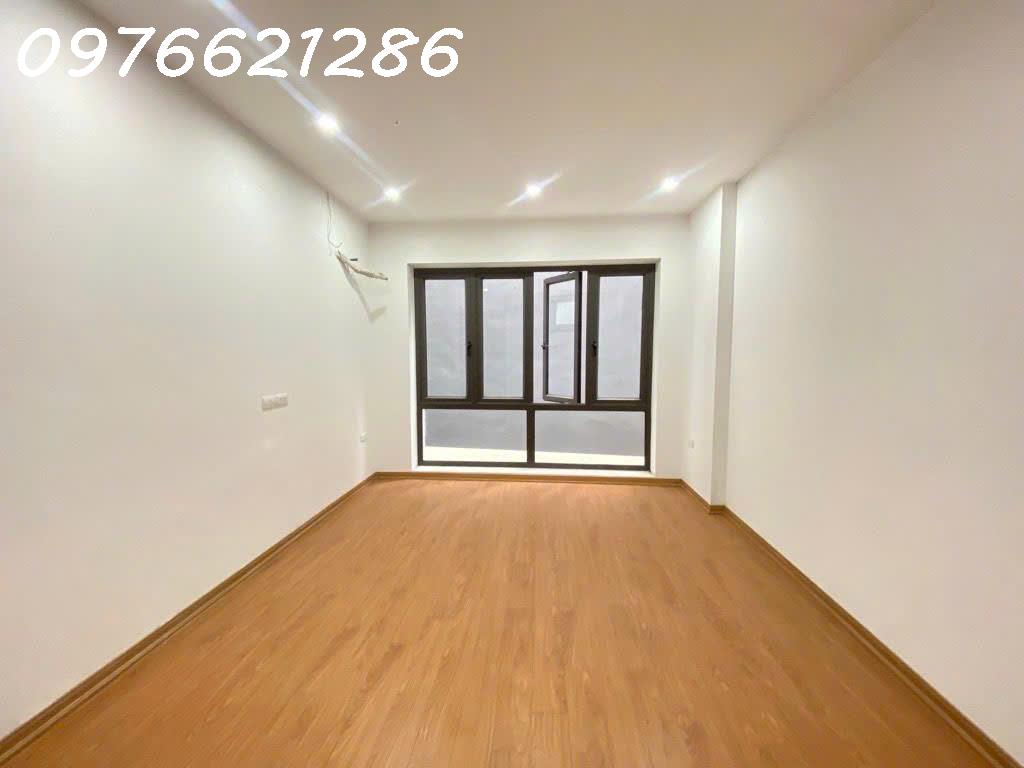 Bán nhà Kẻ Tạnh – Long Biên – 30m² – 5 tầng – giá 6,x tỷ – ô tô đỗ cổng – nhà mới hiện đại – trung 2