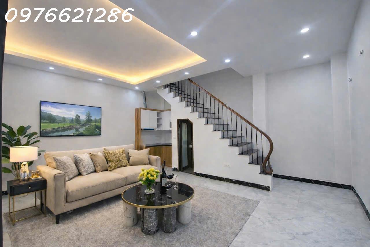 Bán nhà Kẻ Tạnh – Long Biên – 30m² – 5 tầng – giá 6,x tỷ – ô tô đỗ cổng – nhà mới hiện đại – trung