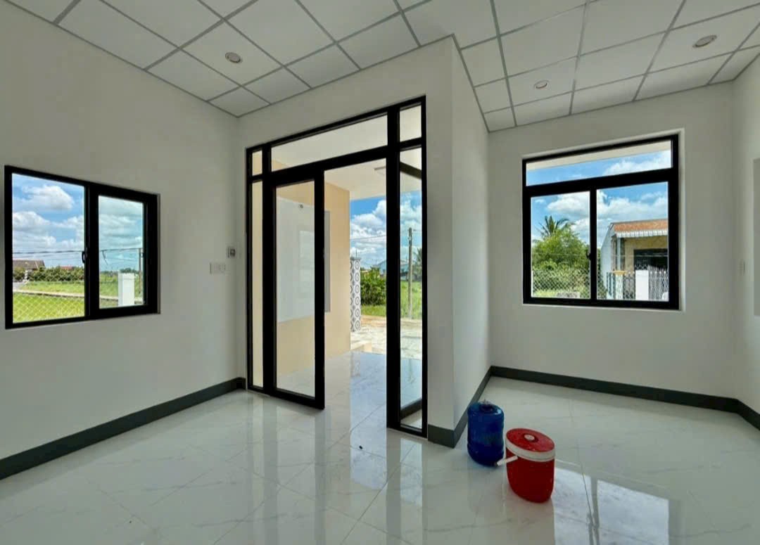 Bán nhà cấp 4 mặt tiền Nguyễn Thị Cần ,Tân Phước Tây , dt 174m2 ,2pn ,1wc , sân oto giá 1,499 tỷ 8