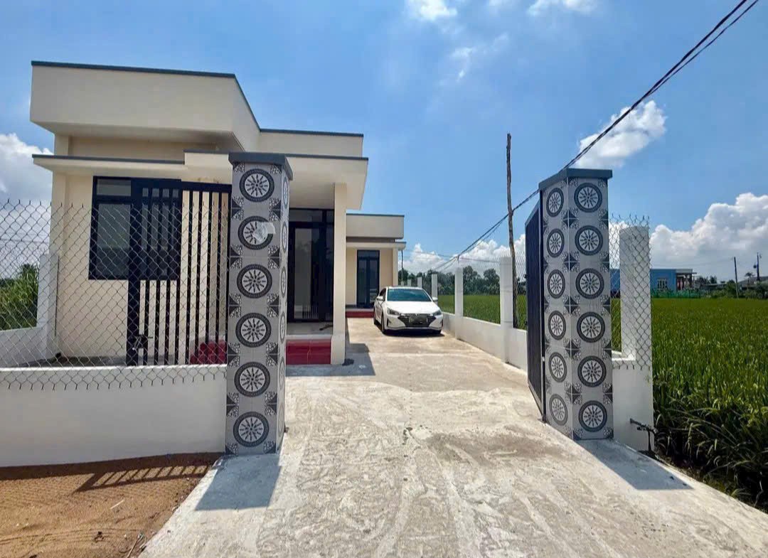 Bán nhà cấp 4 mặt tiền Nguyễn Thị Cần ,Tân Phước Tây , dt 174m2 ,2pn ,1wc , sân oto giá 1,499 tỷ 9