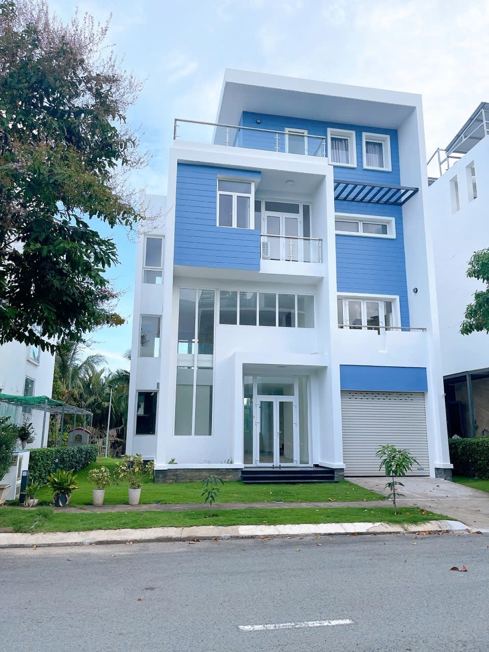 Cần bán Biệt thự Phường Phú Hữu, Quận 9, Diện tích 340m², Giá 40 Tỷ 4