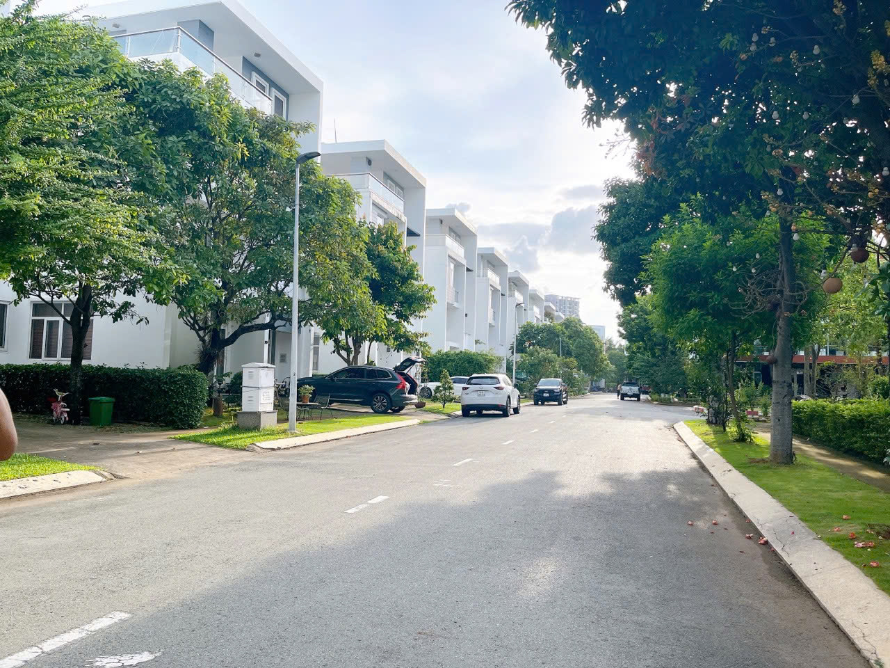 Cần bán Biệt thự Phường Phú Hữu, Quận 9, Diện tích 340m², Giá 40 Tỷ 2