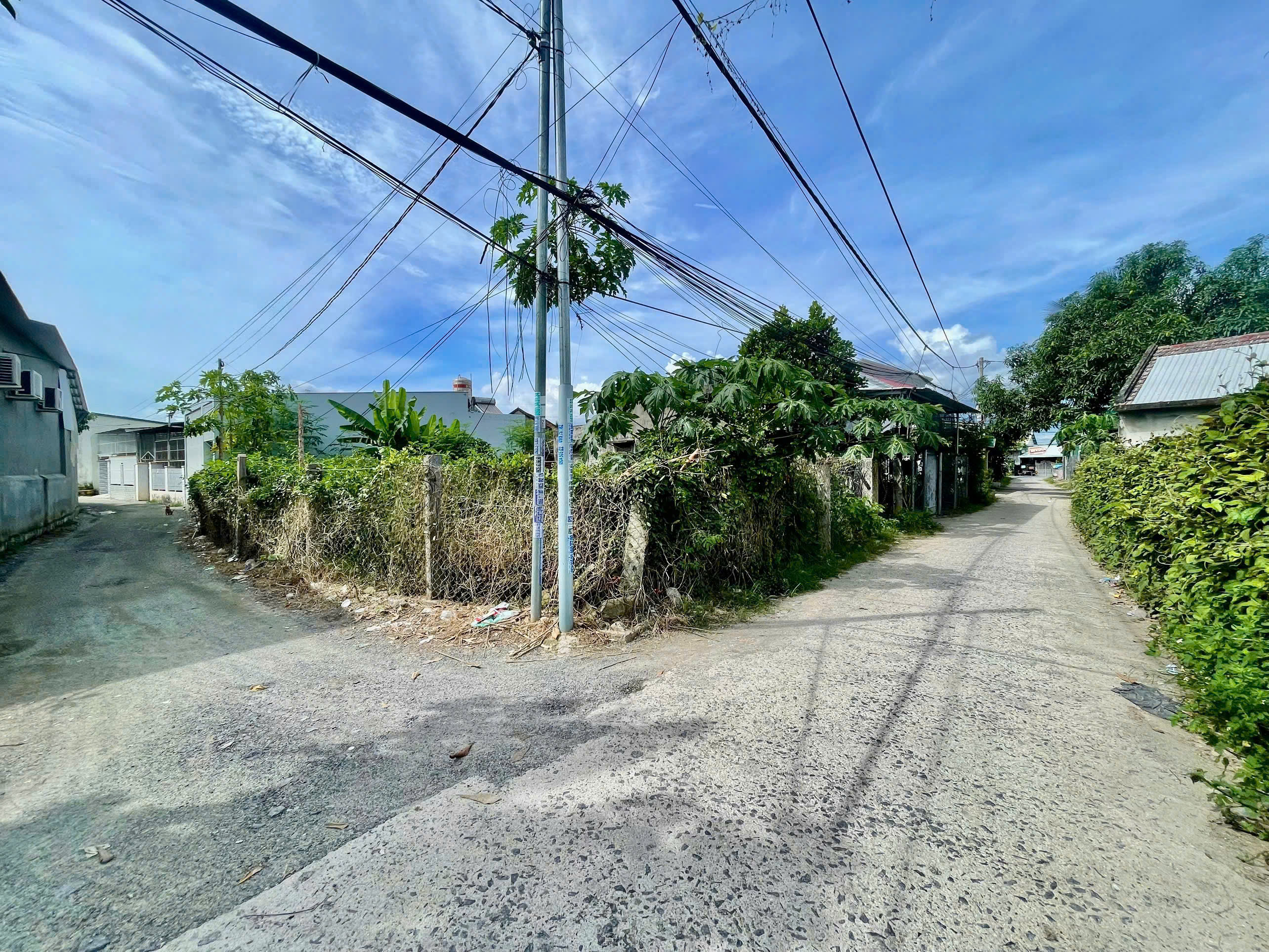 BÁN LÔ GÓC 2 MẶT TIỀN TẠI DIÊN TOÀN, TRUNG TÂM XÃ, CHIA ĐƯỢC 3 LÔ ĐẸP. 5