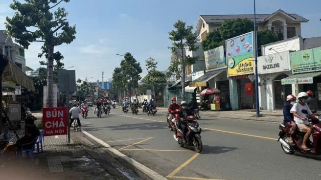 ĐẤT VÀNG TRUNG TÂM HÓC MÔN – MẶT TIỀN BÀ TRIỆU - FULL THỔ NGANG LỚN HIẾM 2