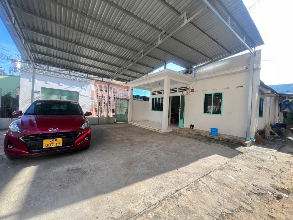 NHÀ DT KHỦNG GẦN 150M2 NGAY NGÃ TƯ BÌNH THÁI - XA LỘ HÀ NỘI - GIÁ CHỈ HƠN 8 TỶ 2