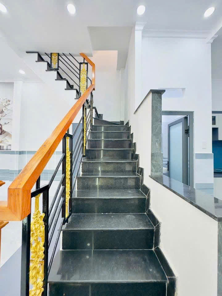 NHÀ ĐẸP NHƯ NGỌC TRINH – HẺM 158 LÂM THỊ HỐ - VỊ TRÍ VIP TCH05 – XE HƠI NÉ – KD TỐT 3