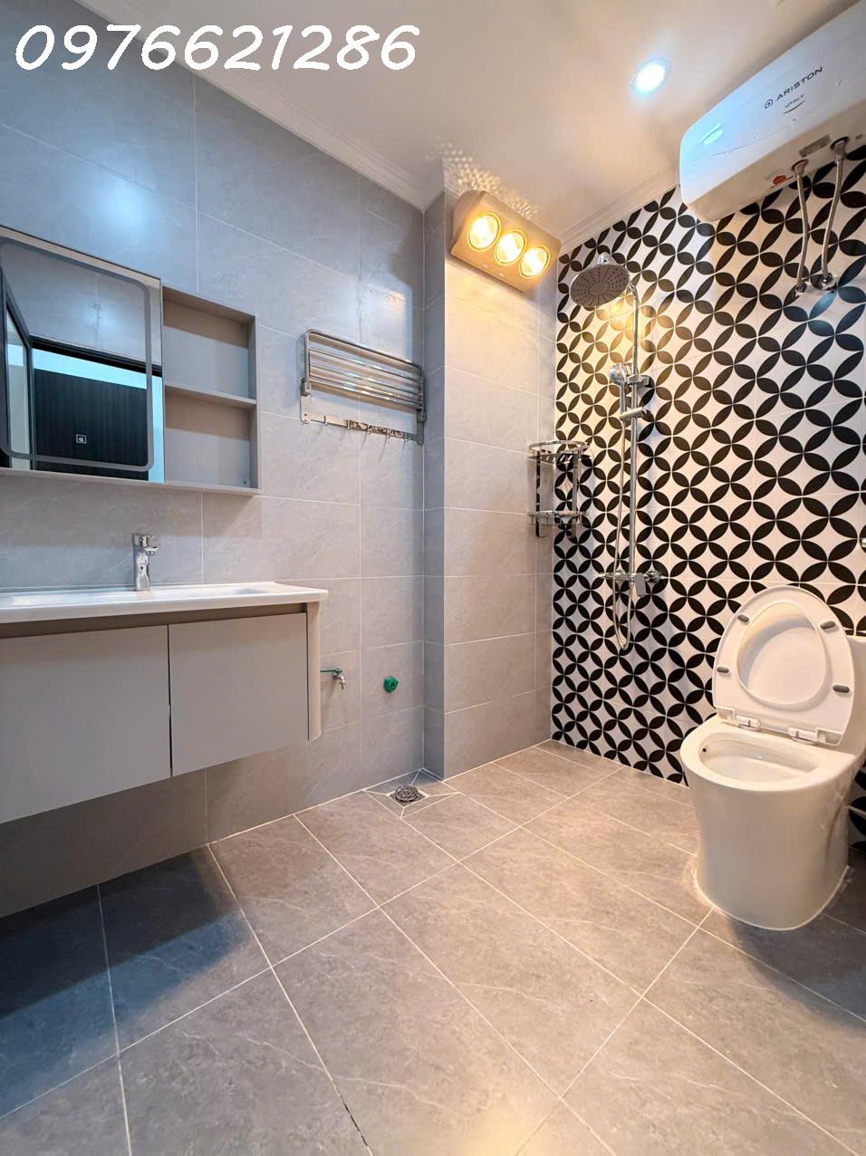 Bán nhà mới - trung tâm Đức Giang -5 tầng– full nội thất – giá 7,x tỷ-ngõ ô tô -có chỗ đậu ô tô 5