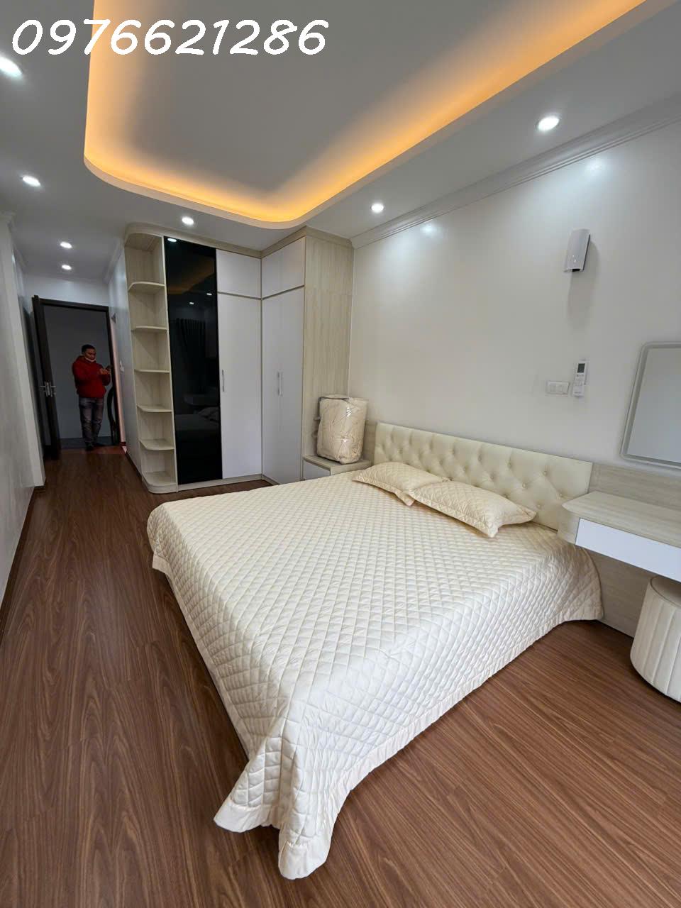 Bán nhà mới - trung tâm Đức Giang -5 tầng– full nội thất – giá 7,x tỷ-ngõ ô tô -có chỗ đậu ô tô 4