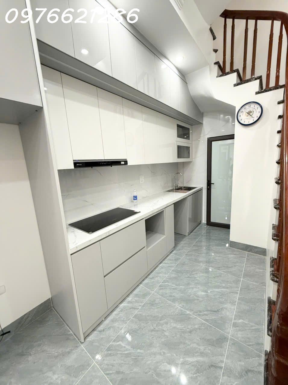 Bán nhà mới - trung tâm Đức Giang -5 tầng– full nội thất – giá 7,x tỷ-ngõ ô tô -có chỗ đậu ô tô 2