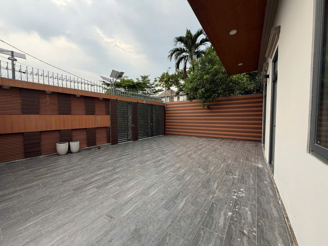 Cho thuê Biệt thự Phường An Khánh, Quận 2, Diện tích 300m², Giá 150 Triệu/tháng