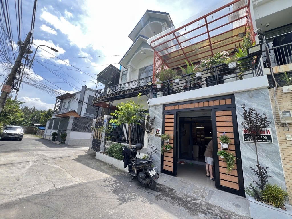 NHÀ MỚI ĐÓN TẾT - 2 LẦU - Ô TÔ ĐẬU CỬA NGÀY ĐÊM - LÊ VĂN VIỆT- F TĂNG NHƠN PHÚ B - NGAY VINCOM