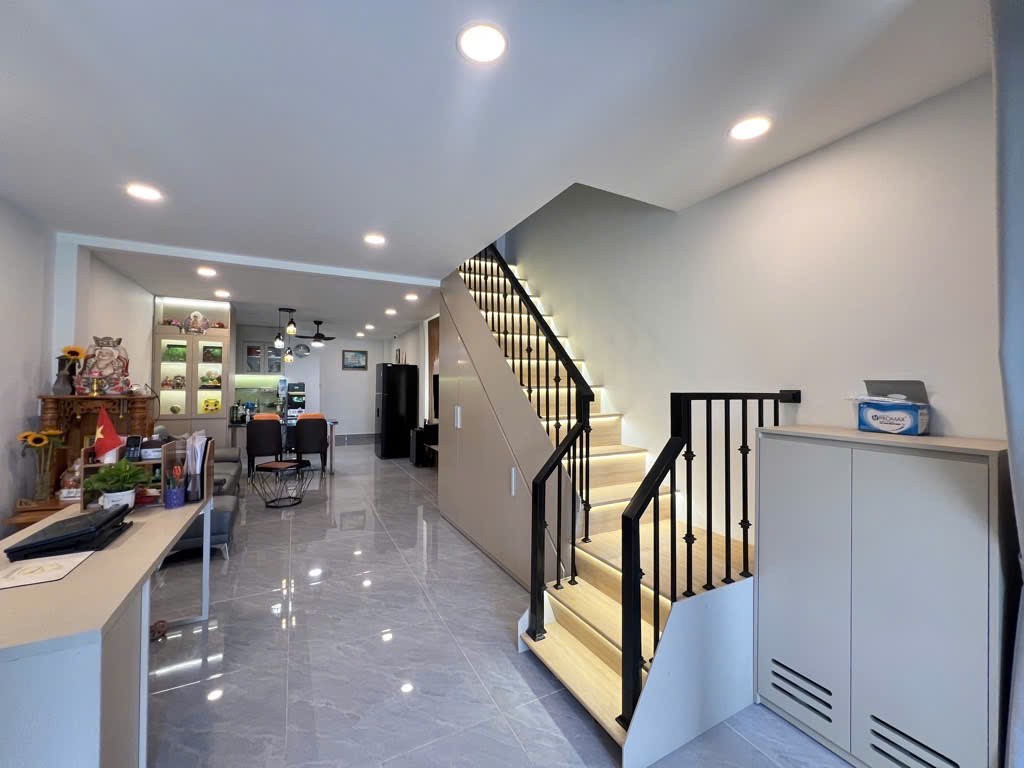 NHÀ MỚI ĐÓN TẾT - 2 LẦU - Ô TÔ ĐẬU CỬA NGÀY ĐÊM - LÊ VĂN VIỆT- F TĂNG NHƠN PHÚ B - NGAY VINCOM 2