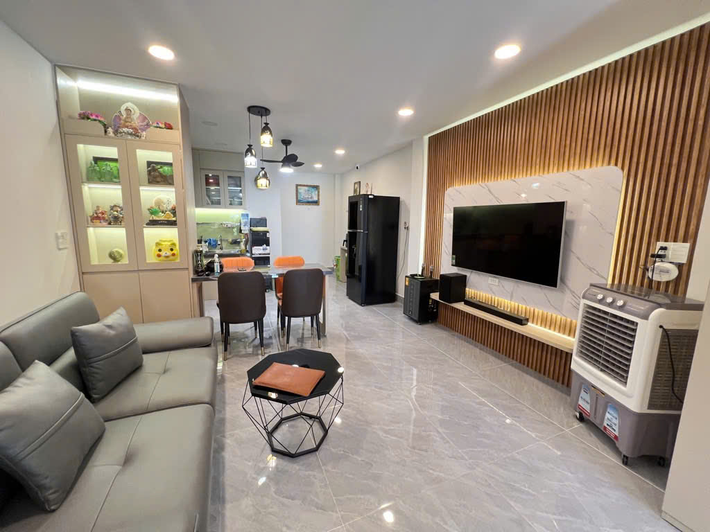 NHÀ MỚI ĐÓN TẾT - 2 LẦU - Ô TÔ ĐẬU CỬA NGÀY ĐÊM - LÊ VĂN VIỆT- F TĂNG NHƠN PHÚ B - NGAY VINCOM 3