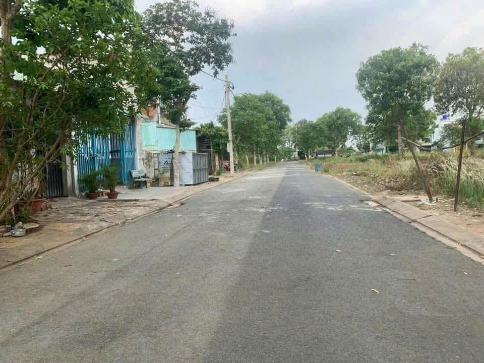 Bán nền thổ cư mt đường số 10 , KDC Hoàng Long , thị trấn Bến Lức dt 110m2 giá chốt 2 tỷ