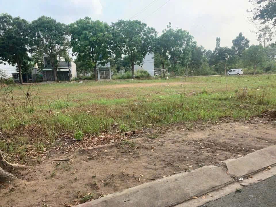 Bán nền thổ cư mt đường số 10 , KDC Hoàng Long , thị trấn Bến Lức dt 110m2 giá chốt 2 tỷ 3