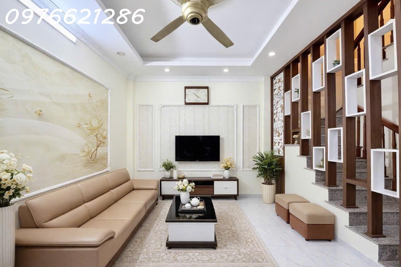 siêu rẻ-Bán nhà 5 Tầng - 5,6 tỳ - đày đủ công năng - ngay gần chợ Phúc Lọi - Long Biên