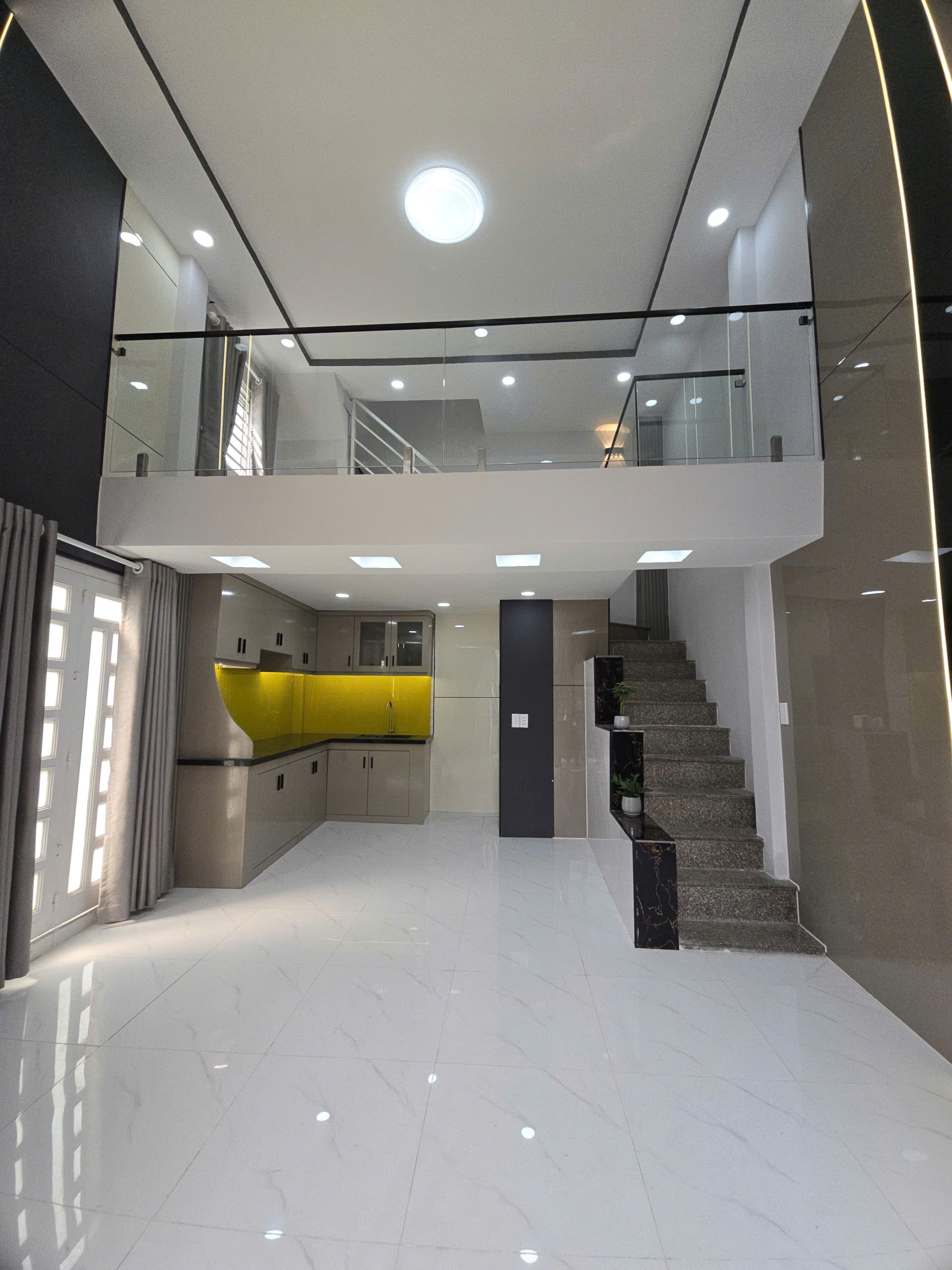 HẺM XE HƠI LŨY BÁN BÍCH GIÁP Q11-Q6 28M2 3 TẦNG SHR CHỈ 3.5 TỶ