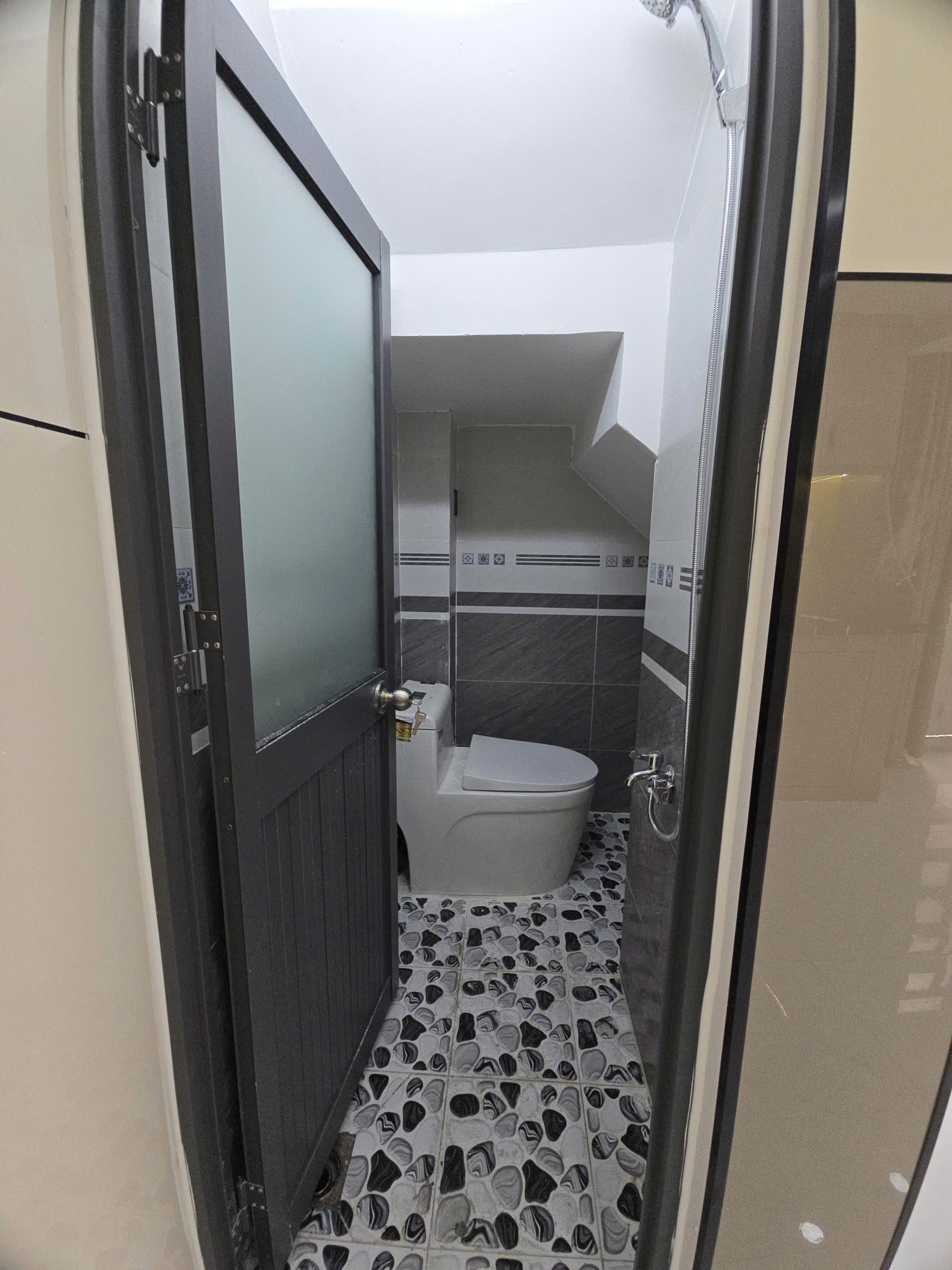 HẺM XE HƠI LŨY BÁN BÍCH GIÁP Q11-Q6 28M2 3 TẦNG SHR CHỈ 3.5 TỶ 3