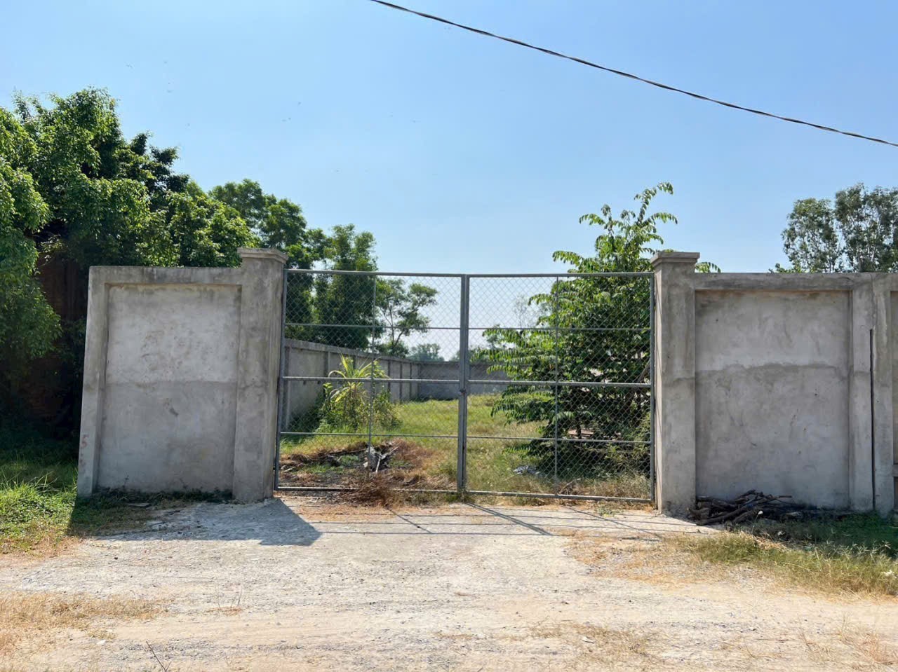 Bán đất thổ cư có tường rào bao quanh ở xã Đức Hòa Đông dt 360m2 giá 3 tỷ 2